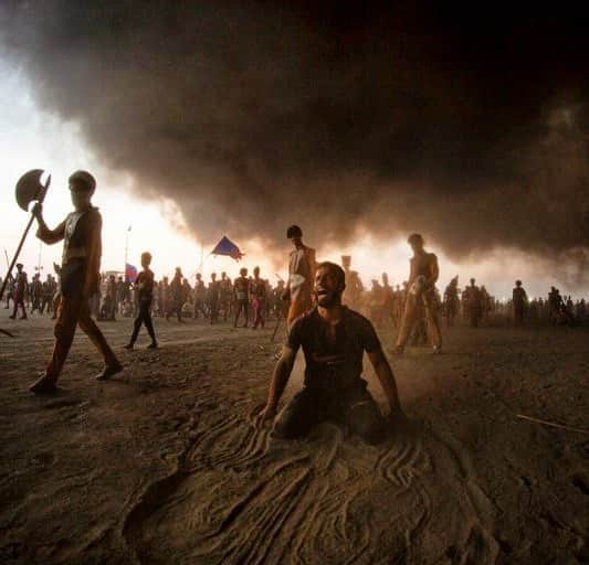 AFP通信さんのインスタグラム写真 - (AFP通信Instagram)「AFP Photo 📷 @hussein.faleh.raheem - Iraqi Shiite Muslims mourn during the reenactment of the Battle of Karbala on the tenth day of the mourning month of Muharram which marks the peak of Ashura, in the town of Suq al-Shuyoukh, in Dhi Qar province, on August 30, 2020.  #ashura」8月31日 21時53分 - afpphoto