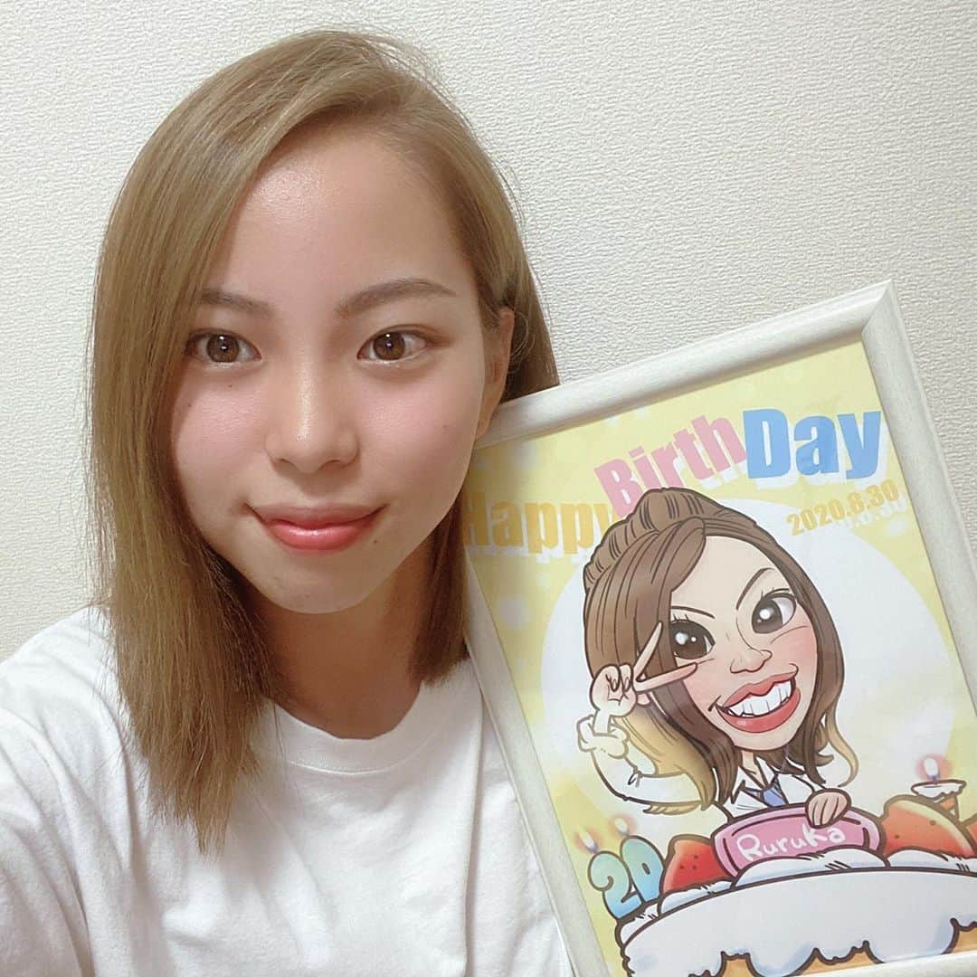 比嘉琉々香さんのインスタグラム写真 - (比嘉琉々香Instagram)「昨日無事に20歳の誕生日を迎えることが出来ました😍  祝福メッセージをくれた皆さん！本当にありがとうございました🙇‍♀️😭 そしてSHOWROOMもありがとうございました🙇‍♀️  素敵な誕生日を過ごすことが出来ました🤩😍  これからも20歳の比嘉琉々香をどうぞよろしくお願いします🙇‍♀️」8月31日 21時59分 - ru_ru3080