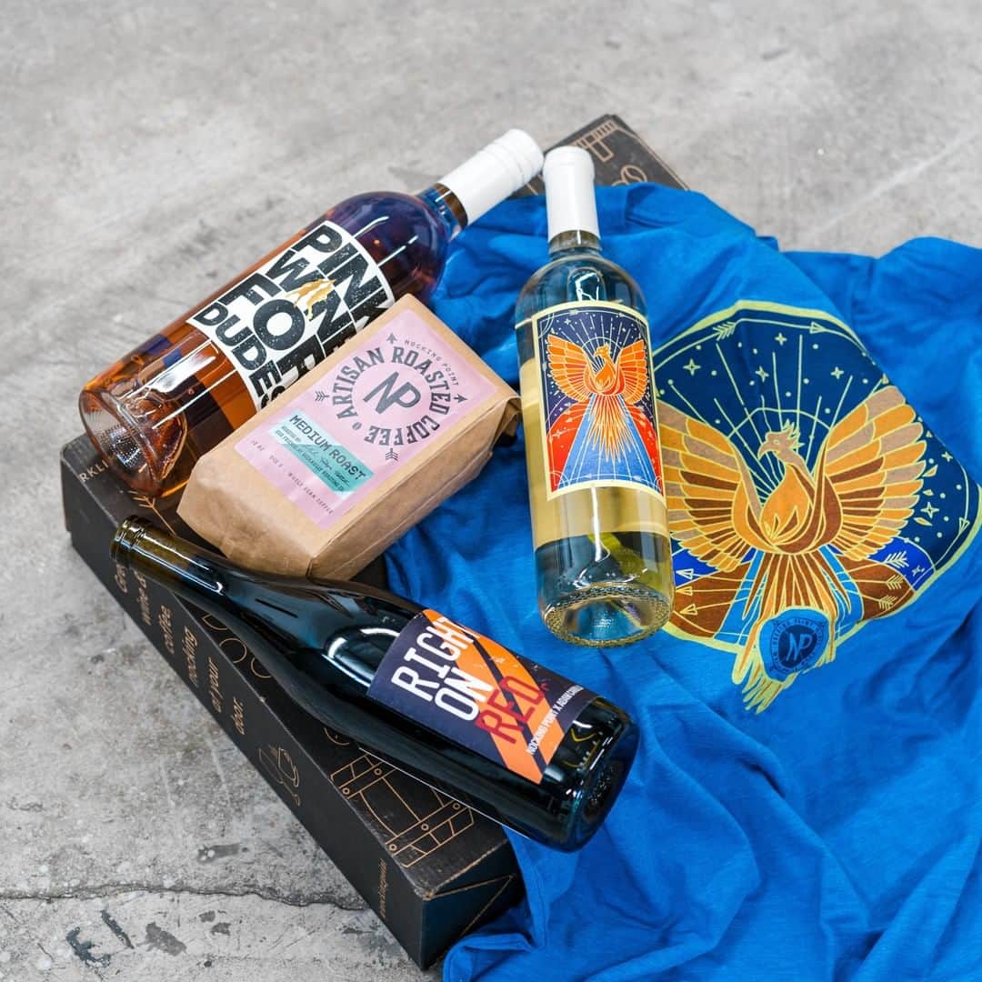 スティーヴン・アメルのインスタグラム：「Good morning! It's the last day to sign up for the summer edition of @nockingpoint's quaterly wine club - headlined by the sixth release of MAJA Pinot Gris, art directed by Mavi Amell. This box also features Pink Wine for Dudes, Right on Red by Adam Carolla, coffee & a tee. You get $30 off your first box just by signing up. You'll also be all set to receive the Fall release shipment launching on September 1st. We're fired up for the new September releases!」