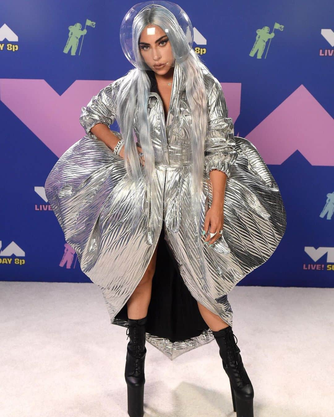 マリクレールさんのインスタグラム写真 - (マリクレールInstagram)「Lady Gaga served up some major mask inspo at last night's VMAs. From fishbowl chic to Batman villain, the artist brought it to the next level--as if we'd expect anything less. Link in bio for all her looks from the night.」8月31日 22時07分 - marieclairemag