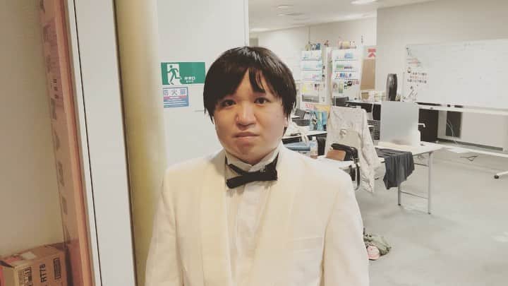 池田真一のインスタグラム：「ハイキック寄席ありがとうございました！ 来月は9月30日です！ ゲストは見取り図さん！ 初登場はチェリー大作戦！ よろしくお願いします！  あんまりケツのこと見ない方がいいですよ！」