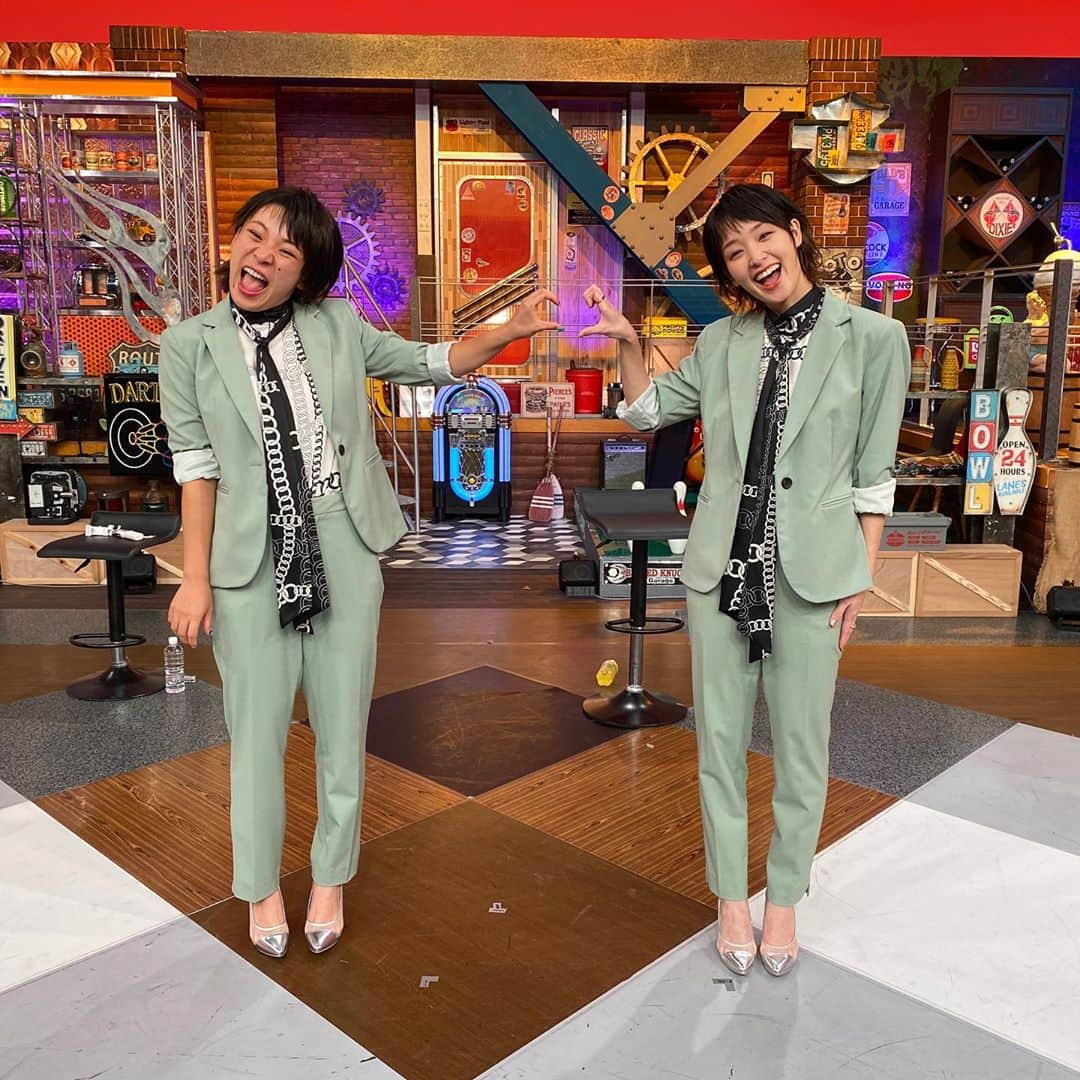 のインスタグラム：「. 明日の#ウチのガヤがすみません  ゲストは初登場#剛力彩芽 さん⭐️ . 👿チョコプラのヤバイキング👿 〜剛力彩芽ほぼフワちゃん問題〜 . ◆衝撃㊙️生活 ◆学生時代の黒歴史 ◆プライベートの過ごし方 など、剛力さんとフワちゃんには 共通点がたくさんあった！？❤️ . 🃏ガヤ恒例！「アングリーゲーム」でストレス発散 自粛生活でストレスが溜まっている剛力さんが #なすなかにし 考案「アングリーゲーム」に挑戦👊 ガヤ芸人からは#ニューヨーク屋敷 #フワちゃん が挑戦！ . 🗽#ニューヨーク 「インスタものまねクイズ」では 意外なガヤ芸人が結果を残す⁉️ . エイトブリッジ別府ちゃんのリモート料理レッスン🍳 ド天然別府ちゃんの料理指導に剛力さん困惑😅 . 剛力さんと全く同じ衣装を着たら フワちゃんは剛力さんになれるのか？🌻 スタジオ大爆笑の理由とは？🤣 . 📺放送日：9月1日（火）23時59分〜24時54分📺 放送後TVer&hulu配信あり📡 . #ウチのガヤがすみません #ウチガヤ #豪華ゲストとガヤ芸人 #芸人 #剛力彩芽  【ガヤ芸人】 #相席スタート #エイトブリッジ #キンタロー。  #金原早苗 #チョコレートプラネット #天狗横山 #なすなかにし #ニューヨーク  #ネイビーズアフロ #フワちゃん #まちゅ」