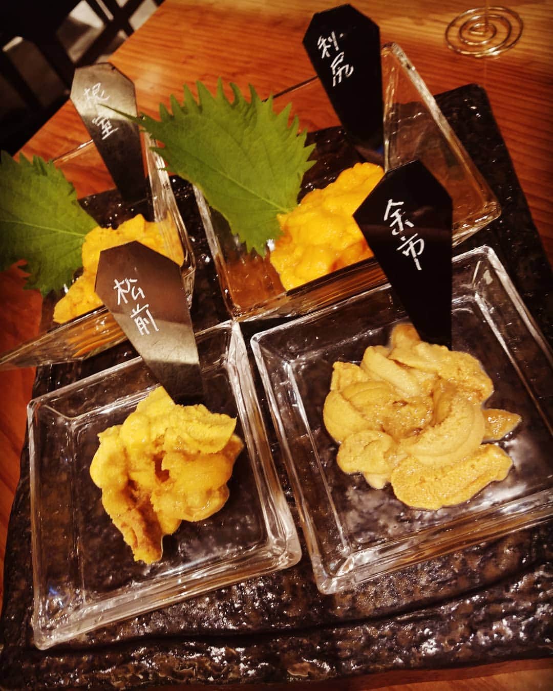 のインスタグラム：「うにうに4種盛り～💙💚💛💜❤💗💖(ノ)･ω･(ヾ)♪。.:＊・゜♪。.:＊・゜♪。.:＊・゜  やっと行けたうに専門店幸せ😻💘  #キャバクラ#キャバ嬢#クラブ #ニュークラブ#ラウンジ#スナック#ガールズバー#バー#名古屋#錦#錦三丁目#錦三#歌舞伎町#六本木#銀座#すすきの#仙台#うに#うに横丁#根室がダントツ美味しすぎてやばい#カノピゆのちゃんデート🙈💕💭#ゆのちゃんに気に入られる食べ物久しぶりめっちゃわろた#痛風なんて怖くて生きてけない#おいちかたー！🐷🐷🐷💕👈」