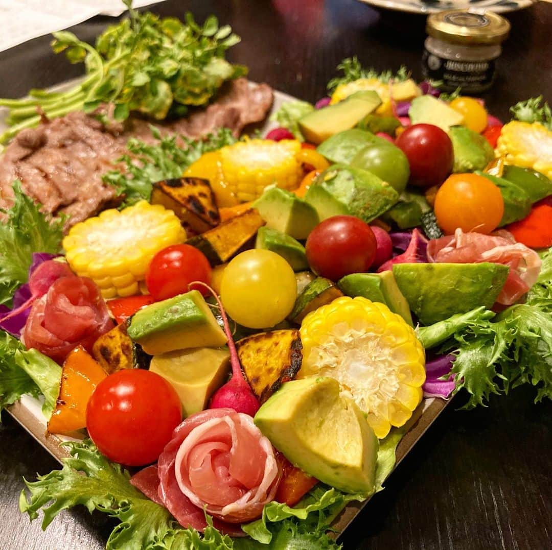vo_coのインスタグラム：「🥗 8/31は“野菜の日”！ …とたまには野菜ソムリエらしく啓蒙活動してみる笑 野菜12種類くらいで何種かはグリルして ドレッシングが旨くてバクバク食べてしまった🍴 #8月31日は野菜の日  #野菜の日 #野菜ソムリエ」