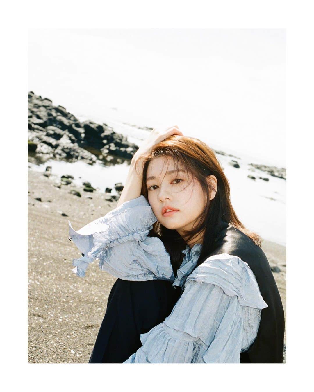 チョン・ソミンのインスタグラム：「집에서 혼자 할 수 있는 재미난 놀이 뭐가 있을까요❓🤔 (컬러링, 비즈공예, 방정리, 영화(넷플릭스,왓챠포함)보기, 독서는 제외❗️이미 하고 있어요˙ꈊ˙)」