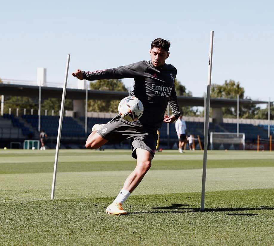 フェデリコ・バルベルデさんのインスタグラム写真 - (フェデリコ・バルベルデInstagram)「Estamos de vuelta 👊🏼 . We are back 🙌🏻 #HalaMadrid」8月31日 22時27分 - fedevalverde