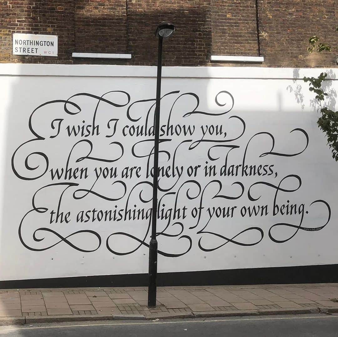 Seb Lesterさんのインスタグラム写真 - (Seb LesterInstagram)「Interesting new mural up in London.🙂 #mural #london #flourishing #calligraphy #hafez #hafiz #londonmuralfestival」8月31日 22時28分 - seblester