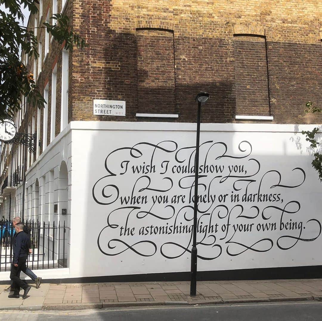Seb Lesterのインスタグラム：「Interesting new mural up in London.🙂 #mural #london #flourishing #calligraphy #hafez #hafiz #londonmuralfestival」