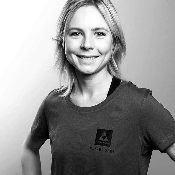 マーレン・ルンビのインスタグラム：「I am a proud member of the #fischerracefamily 😊 #livetoski #ad @fischernordic @fischer_norge」