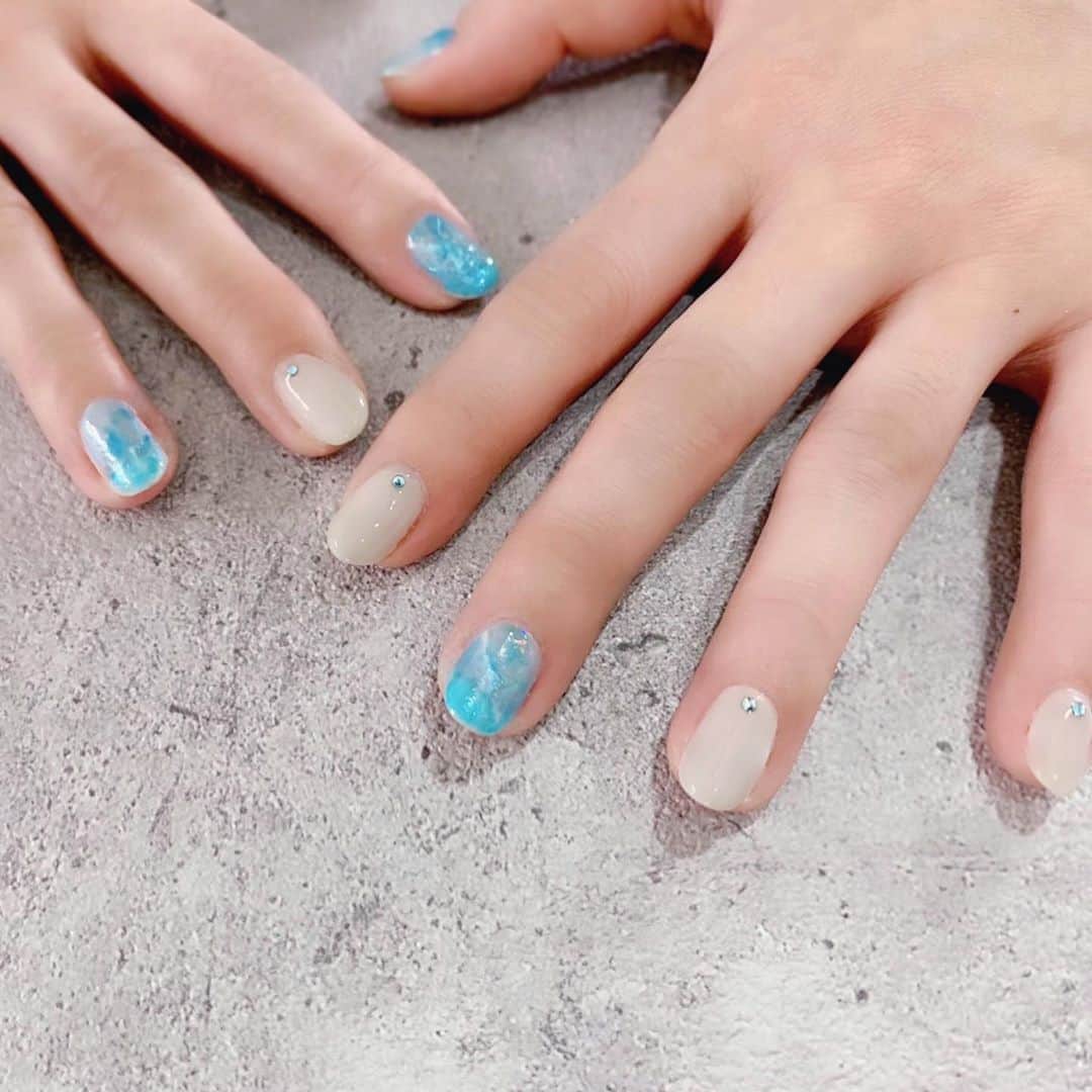 愛内みさのインスタグラム：「🎐 短い夏が終わる🌝 ・ #夏ネイル #表参道ネイル」