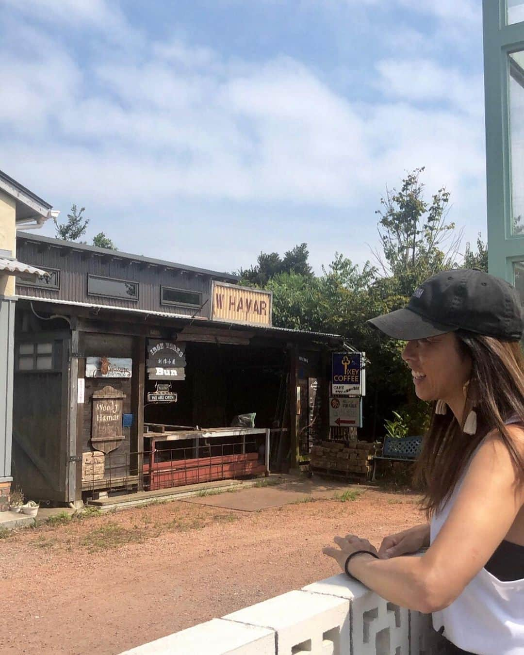 岡部亜紀さんのインスタグラム写真 - (岡部亜紀Instagram)「お洒落なチキンバーガー屋さん。また行こうね🍔👯‍♀️💕 @aoisekihara @boso_c_burger」8月31日 22時47分 - akiokabe