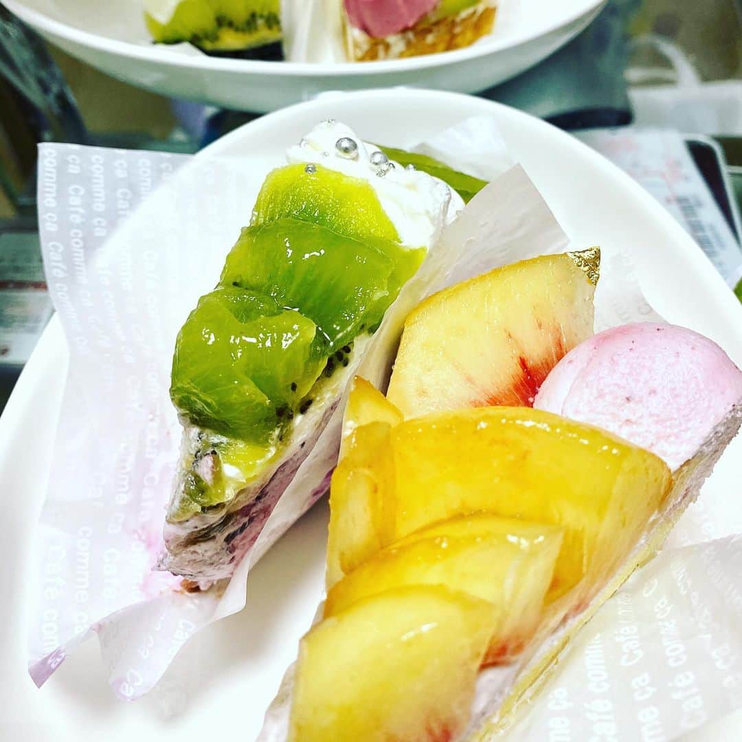 のインスタグラム：「キウイ祭🥝🥝🥝🥝  #キウイ #ケーキ #delicious #sweets #ひとつだけ桃」