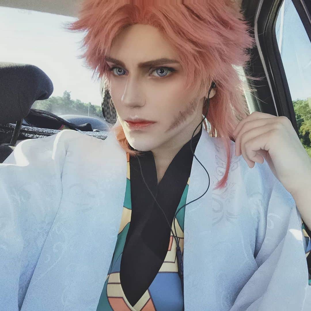 Gesha Petrovichのインスタグラム：「Last Day of summer😭🙏  Prepare something very special in September for my Patreon team❤️ Last day to get non cos photoshoot in HD today) And will happy to your support there p❤️treon.com/geshacos Im gonna reorganize it in next month and old posts will not available anymore 🙏 Subscribe to get them all) This fast pics from Letofest, its first event after pandemic for me❤️」