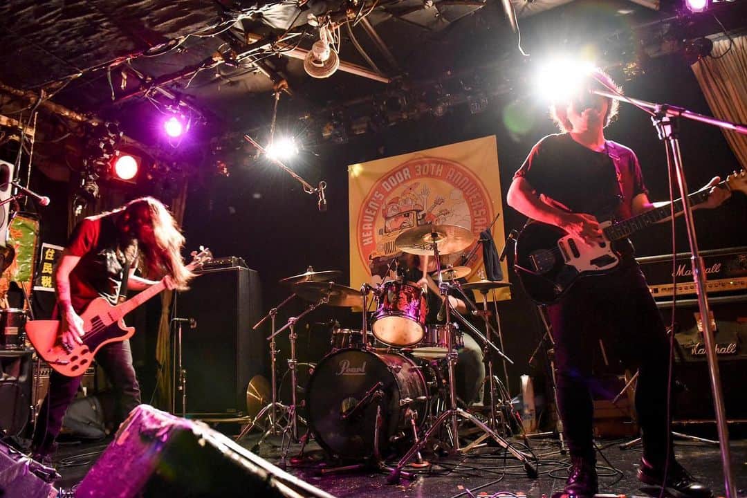 strange world's endさんのインスタグラム写真 - (strange world's endInstagram)「【LIVE INFO】﻿ ﻿ -Next Live-﻿ ﻿ ■9月9日(水)@三軒茶屋HEAVEN'S DOOR﻿ ﻿ act:﻿ わんだーらんど﻿ ゲルチュチュ﻿ おまえ﻿ Transkam﻿ strange world's end (出番21:40～)﻿ ﻿ OPEN 18:30 / START 19:00﻿ ADV￥2,200 / DOOR ￥2,500 / DRINK別﻿ ﻿ ▽strange world's end TICKET予約﻿ http://www.strangeworldsend.com/schedule-1/ticket-info/﻿ ↑チケットご予約はプロフィール欄にあるリンクのofficial webから出来ます。﻿ ﻿ photo by#セオサユミ﻿ ﻿ #strangeworldsend #ストレンジワールズエンド #飯田カヅキ #kazukiiida #平マサト #masatotaira #フルカワリュウイチ #ryuichifurukawa #band #バンド #三軒茶屋heavensdoor #三軒茶屋 #live #livephoto #ライブ #ライブ写真 #livehouse #ライヴハウス」8月31日 22時44分 - strange_worlds_end