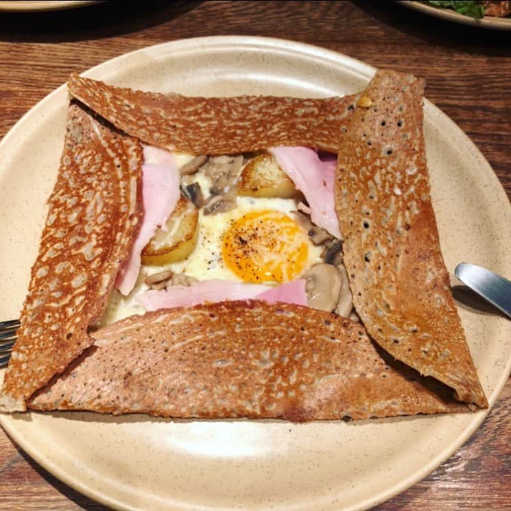 のインスタグラム：「. . いつかのランチ🍳🍽 . . #kolme #galette #lunch #food #eat #yummy #happy #good  #ガレット #いつかの #ランチ  #ご馳走様でした」