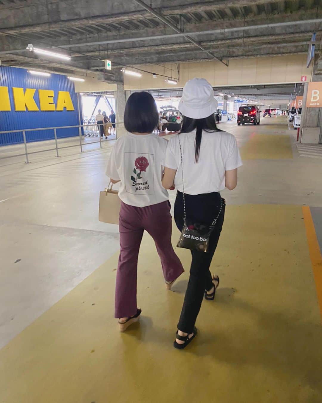栗田楓のインスタグラム：「・ ・ IKEAってどうして あんなに楽しいのでしょうか💙💛 ・ ・ #IKEA #イケア #バケットハット  #バケハ #夏 #夏コーデ  #followme #girl #photo #diary #日記 #アルバム #写真 #love #栗田ファミリーの記録」
