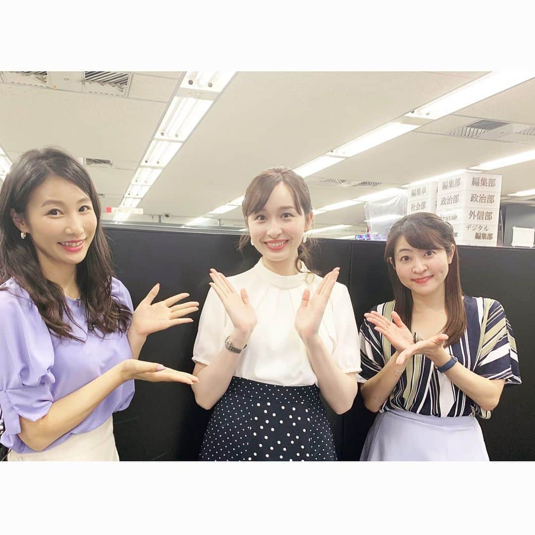 島津久美子さんのインスタグラム写真 - (島津久美子Instagram)「久しぶりにニュースワイド出演でした📺👭🎀 * 今日8月31日は#宇賀神メグ アナウンサーと#多胡安那 気象予報士という夏の終わりの暑さを吹き飛ばす、元気で☀️可愛く💕爽やかなお二人と👩‍👧‍👧🎤* 少しですが中継の掛け合いやスタジオトークもでき、2時間‼︎生放送感が味わえて良かったです😊* #tbs #tbsnews #newscaster #tbsニュースワイド #アナウンサー #女子アナ #ニュースキャスター #島津久美子 #放送後のオフショット #夏が終わっちゃう😭 #今月もありがとうございました」8月31日 23時24分 - kumiko_shimazu