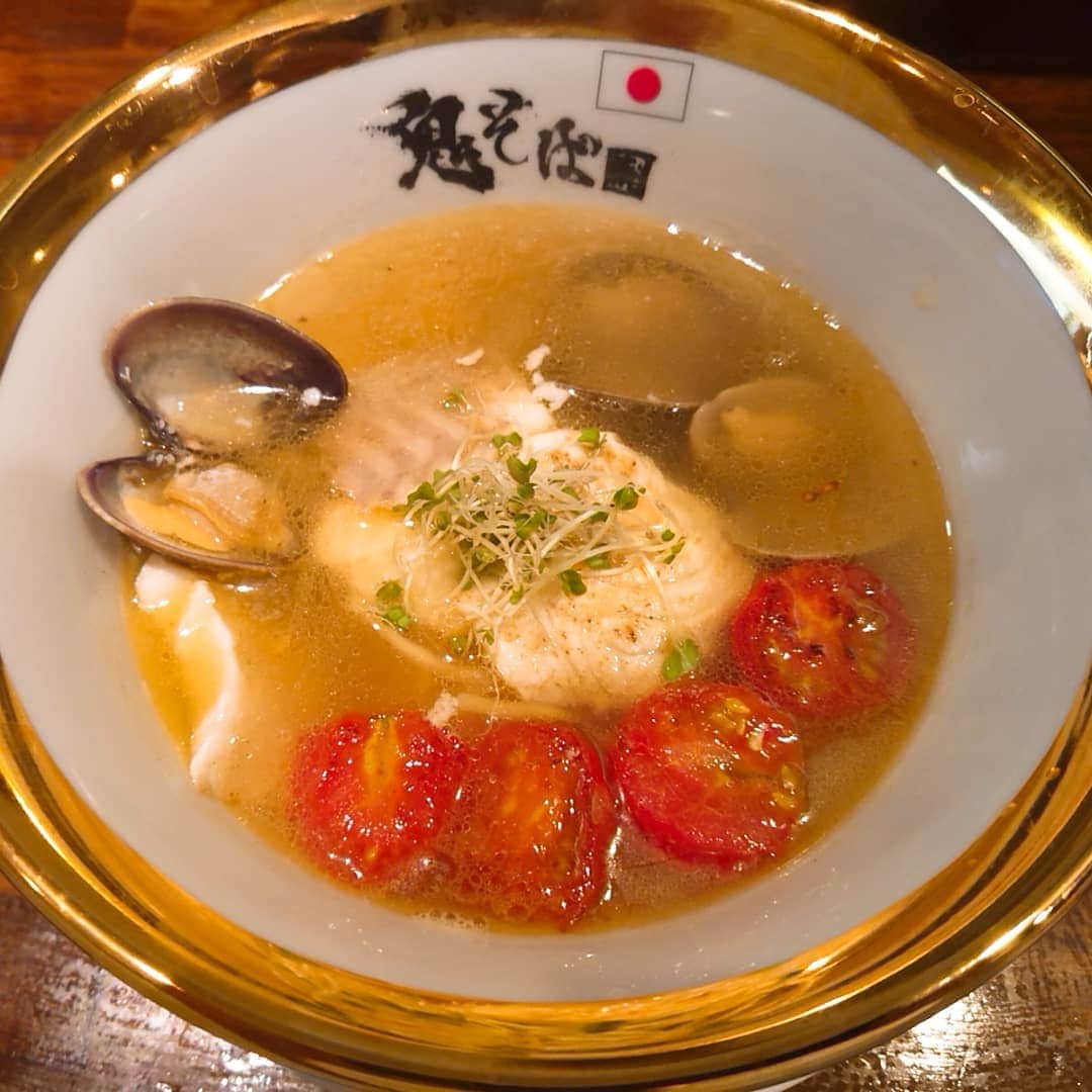 HEY!たくちゃんのインスタグラム：「次回のヘイタクＴＶ YouTubeですな！ 鯛の切り身 ニンニクオリーブで焼いたらうまいよ！」