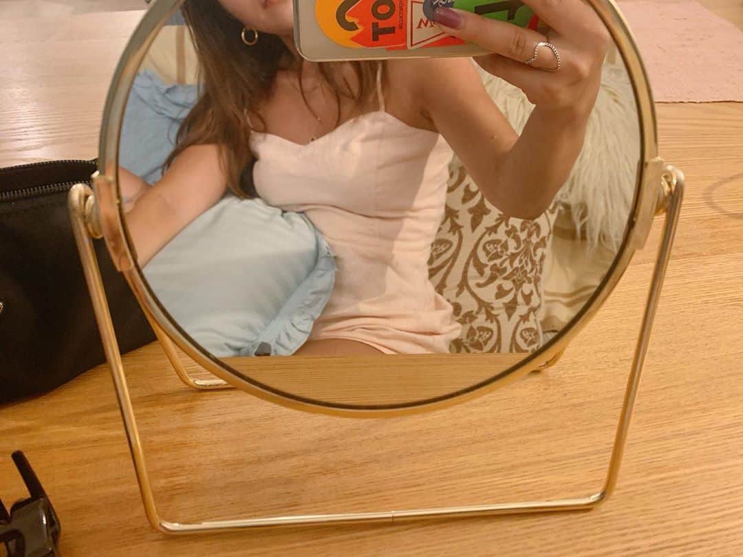 Naomiのインスタグラム：「😴 #goodnight #roomwear #oyasumi」