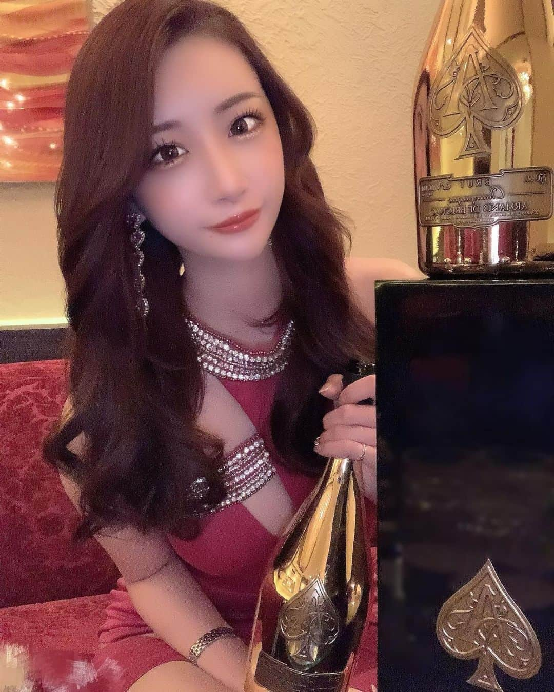 あんちゃんさんのインスタグラム写真 - (あんちゃんInstagram)「インスタから神様が来てくれたよ～🥂🥺💖﻿高級しゃんぱーーーーん🤤﻿ ﻿ AngelRさんのドレス着てるとシャンパン﻿ 飲ませていただけること多い…🤫🤫❤﻿ ﻿ AngelRさんのドレスしか着てない😆﻿ ﻿着なくなったドレスプレゼントしようかな︎︎ ︎︎ ꪔ̤̮ ꪔ̤̥  ﻿ #ドレスはエンジェルアールしか勝たん 🔥 #静岡 #両替町 #歌舞伎町 #新宿  #西麻布 #銀座 #六本木 #北新地 #ミナミ #錦 #すすきの  #中洲 #整形 #キャバクラ #キャバ嬢 #ホスト #ホスクラ  #イチナナライバー  #イチナナ #17ライバー  #17公式ライバー #韓国 #中国 #中華メイク #likeforlikes #likeforlikesback #l4l #follow4follow #f4f」8月31日 23時41分 - ___an.gram___