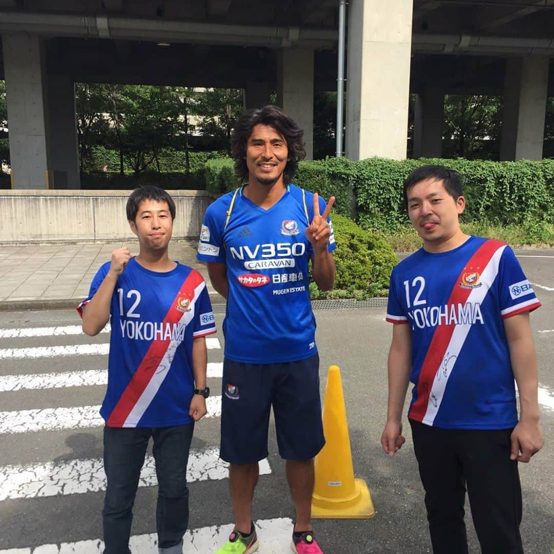 井口浩之さんのインスタグラム写真 - (井口浩之Instagram)「ずっとサッカー少年。  #中村俊輔選手 #中澤佑二さん #2016年 #横浜F・マリノス」8月31日 23時46分 - westiguchi