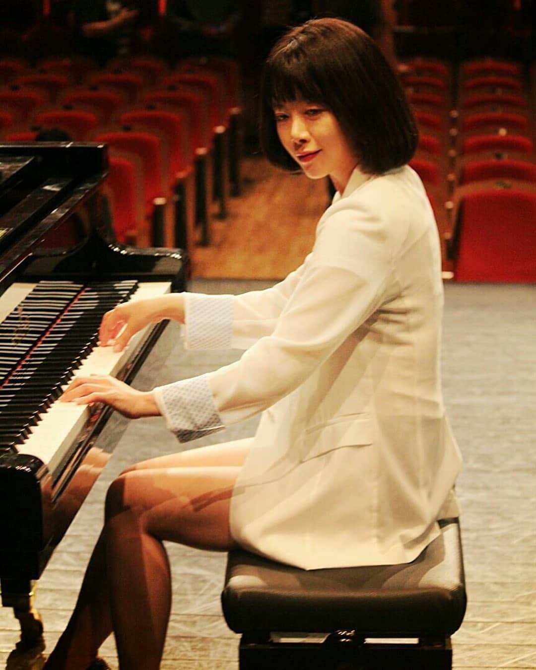 のインスタグラム：「클라우드 뒤적거리다 분위기 있어보이는 예전잠깐의 모습, 지금은 분위기말고 위기만 있나봉가 🤭」