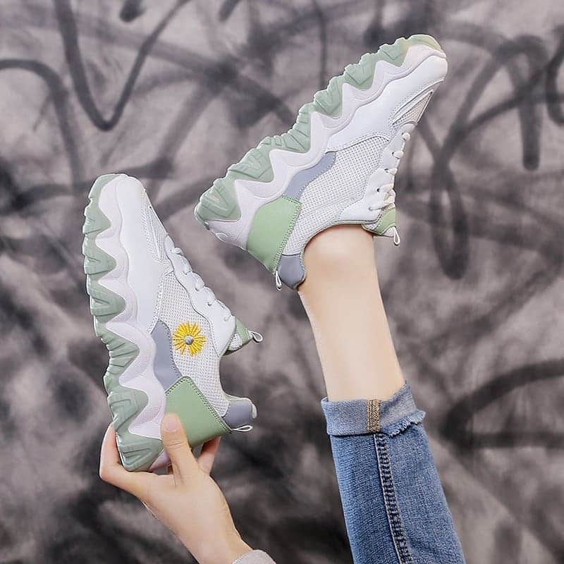 のインスタグラム：「厚底スポーツシューズ スニーカー SHS503001  (￥2,880)  新作アイテムか 入荷  #シューズ#shoes#フレンチガーリー#韓国好きな人と繋がりたい#お洒落さんと繋がりたい」