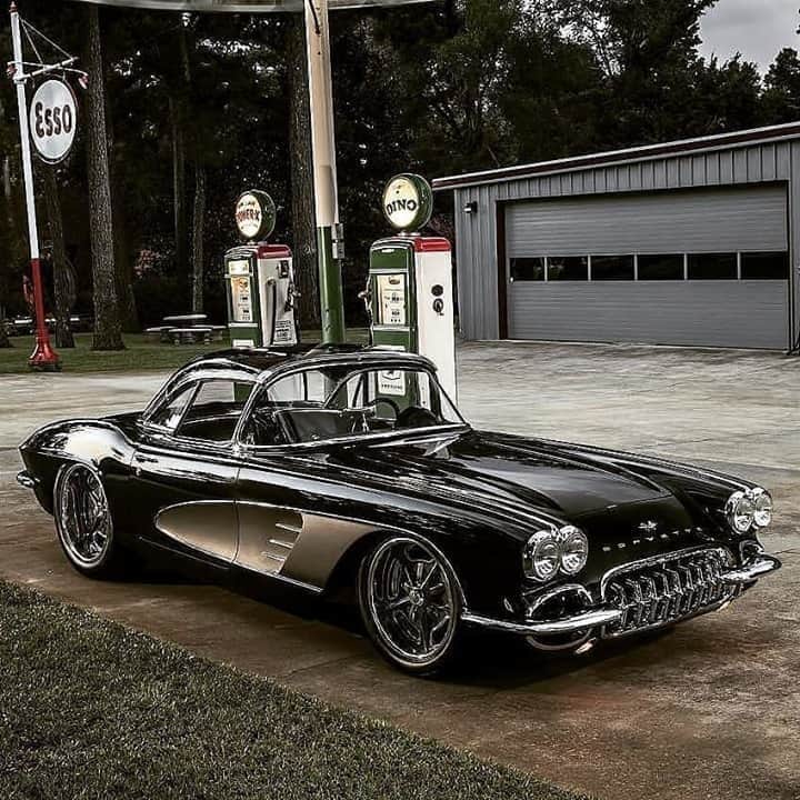 Classics Dailyさんのインスタグラム写真 - (Classics DailyInstagram)「#ClassicsFeature _____ Gorgeous Corvette owned by @steve_nicola051 _____ #classiccar #musclecar #hotrod #protouring #prostreet #restomod #classicsdaily #streetrod #streetcar #customcar #hotrods #streetrods #chevrolet #chevy #corvette」9月1日 0時03分 - classicsdaily