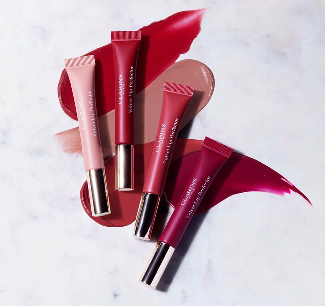 ClarinsUKさんのインスタグラム写真 - (ClarinsUKInstagram)「Your lips are going to love this! 💋  Available in 4 luscious shades, our NEW Velvet Lip Perfector delivers a soft velvety effect with a gentle blurring texture. Formulated with conditioning and nourishing Shea Butter to leave lips feeling hydrated for up to 4 hours 🌰💦⁣  Find your perfect shade online with our virtual shade finder on Clarins.com!  #VelvetLipPerfector #ClarinsMakeup ⁣」9月1日 0時03分 - clarinsuk