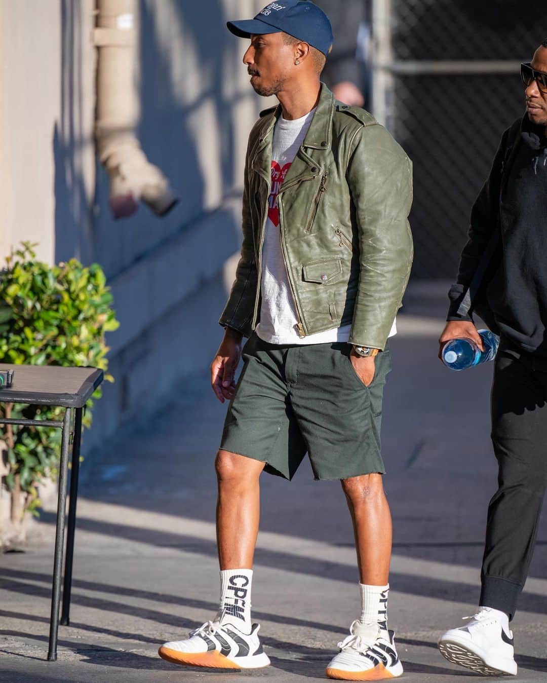GQさんのインスタグラム写真 - (GQInstagram)「Can shorts be too short? Is TikTok right about inseams? How long is too long? At the link in bio, the GQ style team answers all your most pressing questions about shorts.」9月1日 0時18分 - gq