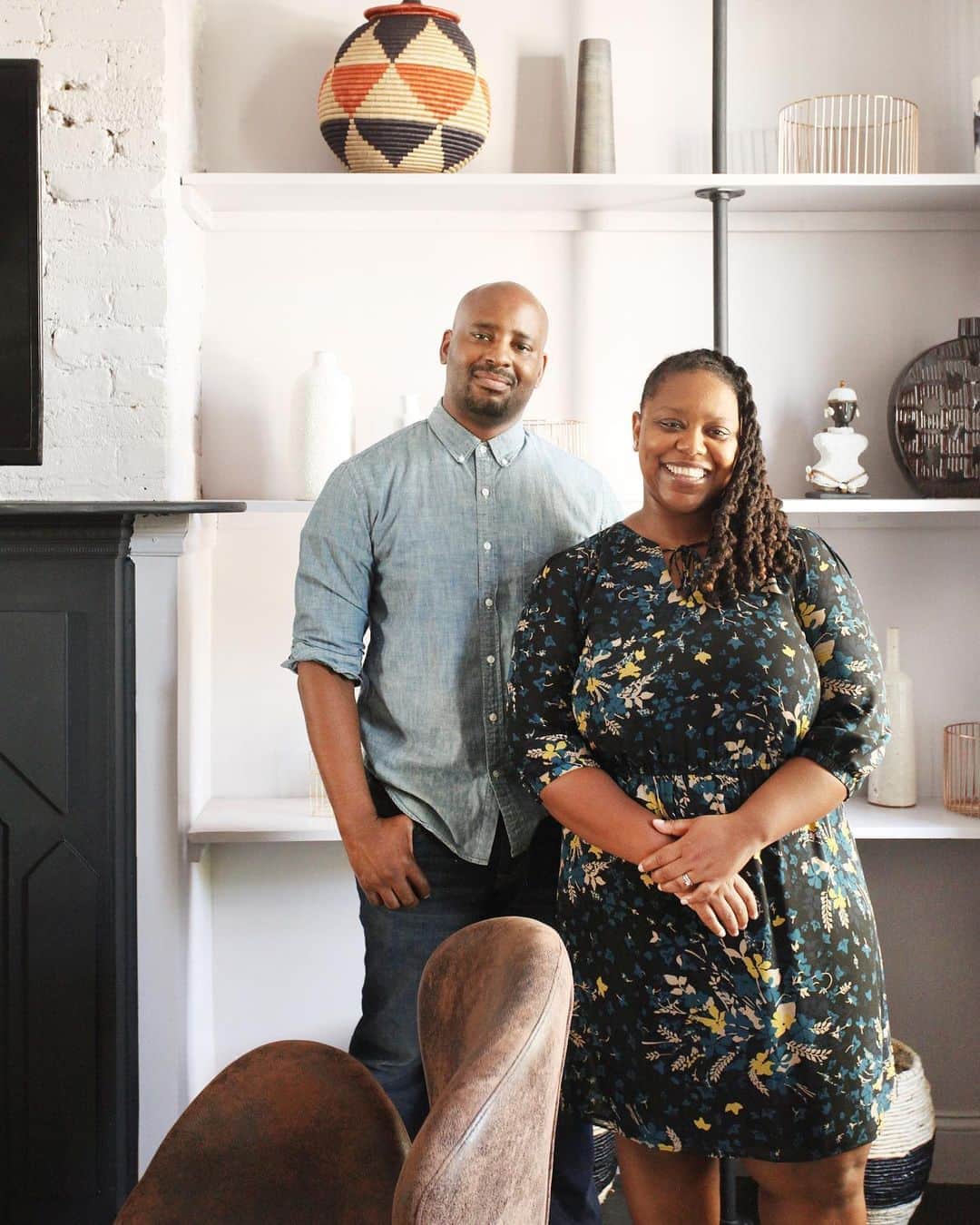 のインスタグラム：「Hi everyone! It’s Jeanine Hays and Bryan Mason from @aphrochic. We’re thrilled to be taking over the D*S feed this week to chat about all things AphroChic Magazine.   What is #aphrochicmag? We are a print and digital publication that’s dedicated to celebrating creativity and culture across the African Diaspora. Throughout the week we’ll be giving you a taste of what each issue offers - from house tours, to recipes and in-depth cultural conversations.   Despite contributing massively to American and world culture, less than 5% of all owned media in the United States is Black-owned. That means that, no matter how much of the culture we create, we rarely have the ability tell our own stories in our own voice or give our own perspective on who we are.   AphroChic Magazine is proud to share the depth and beauty of the African Diaspora, inviting readers along for the journey in each quarterly issue as we explore a creative culture that spans and shapes the world. 📷 @patrickclinephotography」