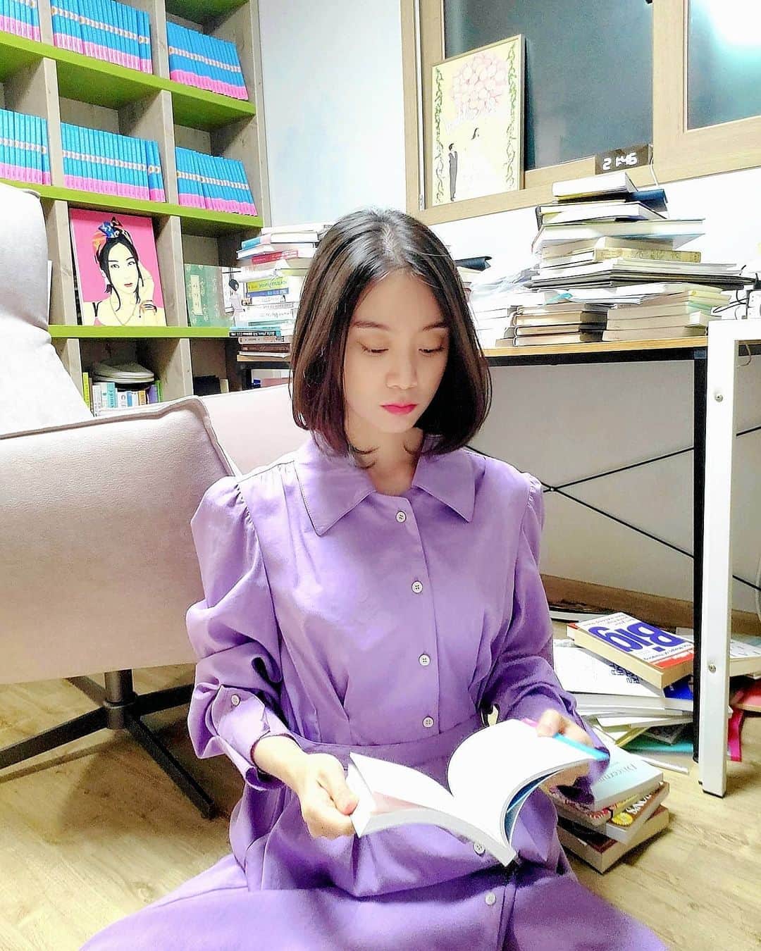 ヘリム さんのインスタグラム写真 - (ヘリム Instagram)「I got hundred books for my birthday😍🎁 #bestgiftever #생일선물로책백권 Thank you my love @shinmincheol 📚❤」9月1日 0時32分 - wg_lim