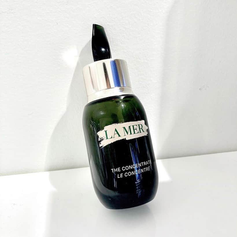 ドゥラメールのインスタグラム：「If you know, you know—a cult-favorite serum, newly advanced. #TheConcentrate ⁣ ⁣ #Regram ℅ @vince.nordstromnyc」