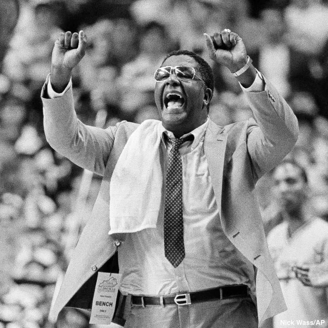 ABC Newsさんのインスタグラム写真 - (ABC NewsInstagram)「John Thompson, the imposing Hall of Famer who turned Georgetown into a “Hoya Paranoia” powerhouse and became the first Black coach to lead a team to the NCAA men’s basketball championship, has died. He was 78. #johnthompson #georgetown #ncaa #legend #pioneer」9月1日 0時32分 - abcnews