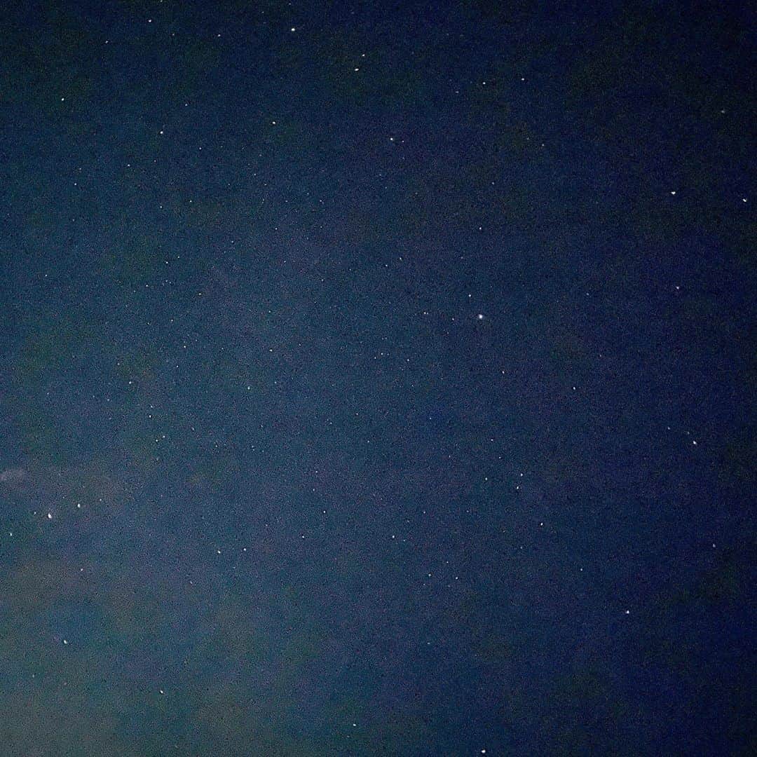のインスタグラム：「お空いっぱいに..⭐️💫  #離島 #石垣島 #探検 #大自然 #旅 #星空 #満点の星空 #trip #okinawa #ishigakiisland #summer #starrysky #starry #star #nofilter」