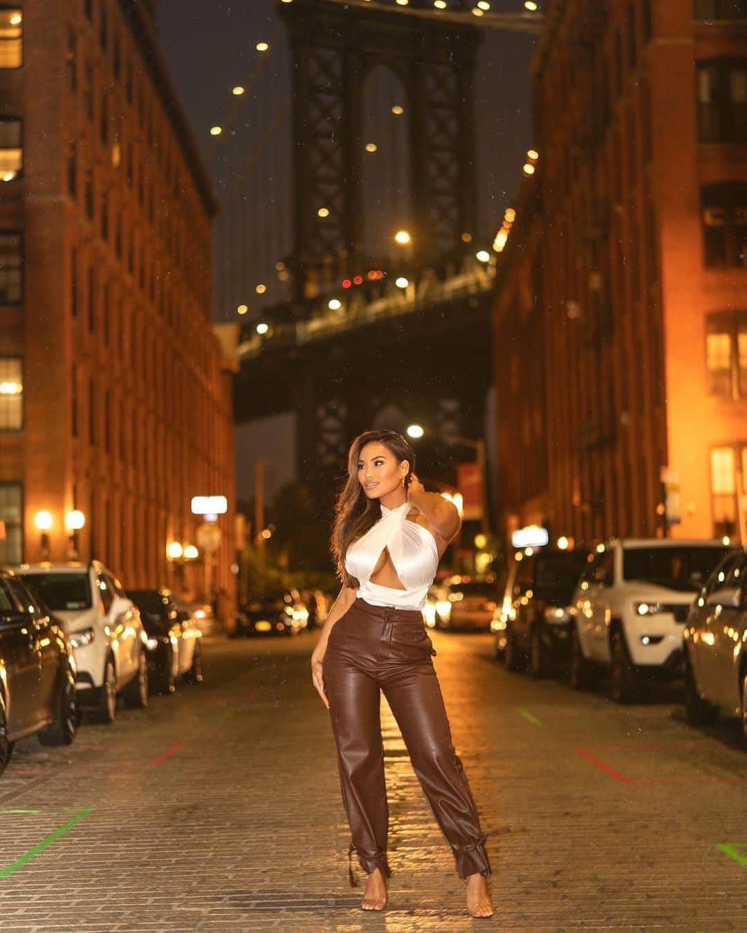 ダフネ・ジョイのインスタグラム：「Leather @fashionnova looks are def my favorite fits, they have so many cute looks 🌇 fashionnovapartner • PS: take me anywhere and I’m an instant tourist lol」