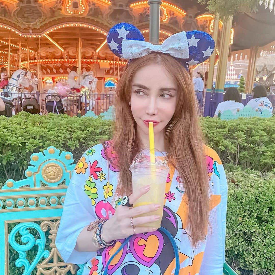 のインスタグラム：「Honey lemon juice🍯🍋🍹  #disneyland #disney #outfit #ootd #outfitoftheday #ootdfashion #ディズニーランド #ディズニーコーデ #chanel #dior #シャネル#ディオール」