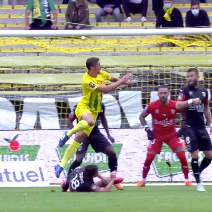 アンドレイ・ジロットのインスタグラム：「Premier but et première victoire! Très content de ce premier match de la saison à la Beaujoire, bravo à toute l’équipe ! On continue comme ça, allez Nantes 🔰🙏🏼⚽️」