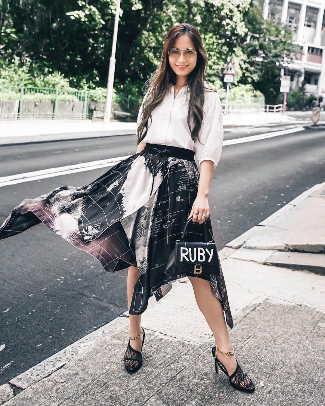 Ruby Kwanさんのインスタグラム写真 - (Ruby KwanInstagram)「Last day of August. Last day of summer. 🌿 This year we have a very different year, a very different summer. Not only we need to adapt to a new normal life, but we also need to think more dearly for the earth. A more hygiene world, more healthy earth.⁠⠀ ⁠⠀ I told myself to have some changes.  A change in attitude for consumption. Firstly, to buy less, but buy better. I challenge myself to style and rotate every item I buy into more different outfits. To purchase items that perfectly suit my personal style so to last for seasons. ⠀ ⠀ How about you? Any tips to share with me below?⠀ ⠀ http://liketk.it/2VsBS @liketoknow.it #liketkit #rougeclosetthoughts」9月1日 0時45分 - rougecloset