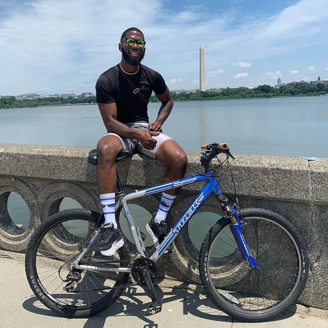 ホカオネオネのインスタグラム：「"What’s Your Favorite Outdoor Activity? Mine Usually Consists Of Biking Or Jogging In My Favorite @hokaoneone sneakers...I Also Carved “I CAN'T BREATHE” & “GEORGE FLOYD” On the Side Of My Sneakers So That He’s Always With Me Every Breath I Take!!!"   - HOKA Fan @trellthetrainer #TimeToFly」