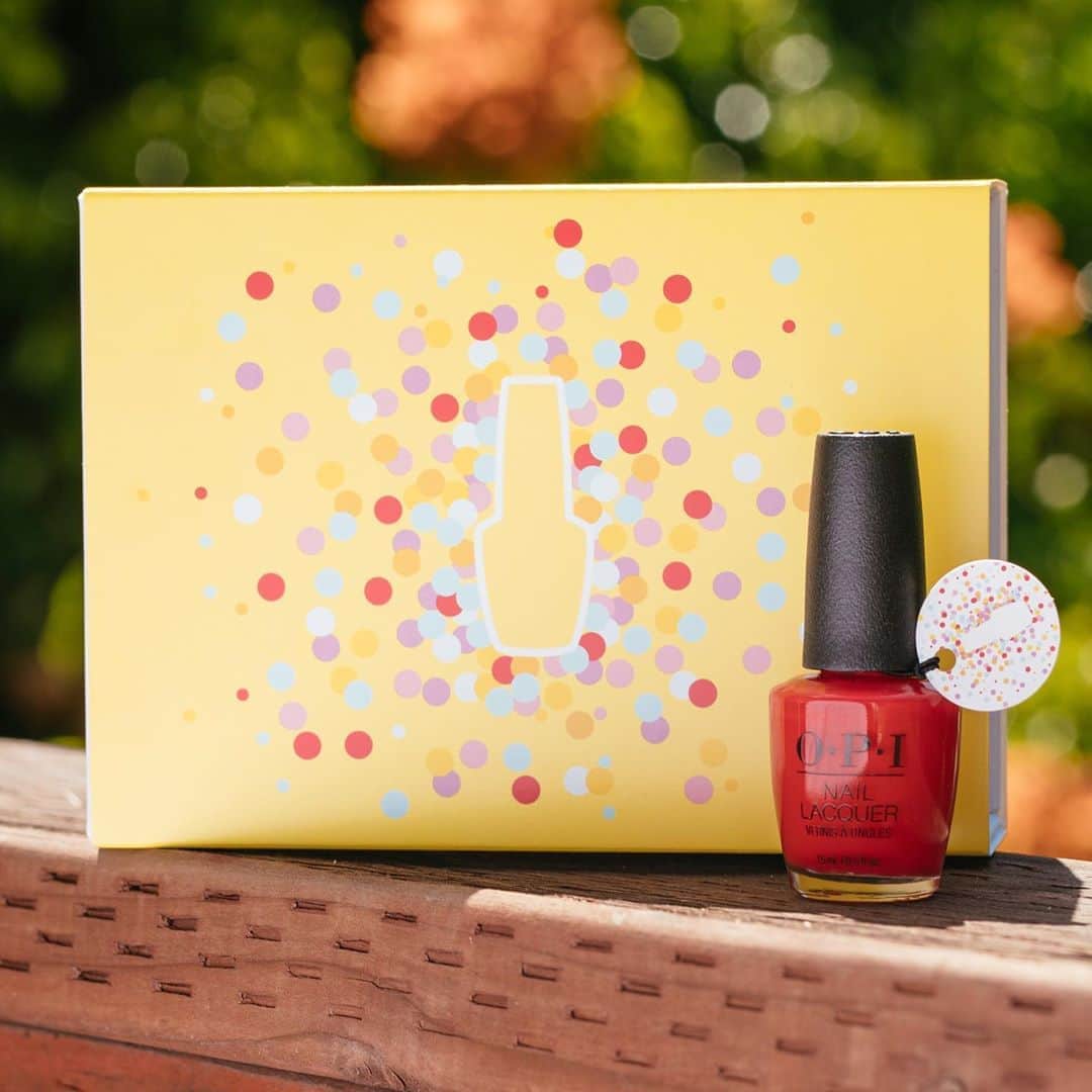 OPIさんのインスタグラム写真 - (OPIInstagram)「Head to our #linkinbio to spread the joy of color with a bespoke nail polish gift set. ❤️ Shade: #BigAppleRed  #GiftedByOPI #ColorIsTheAnswer  #OPINailLacquer #RedNails #BurgundyNails #BoldNails #FallNails #FallFashionTrends #Fall2020Trends #FallMani #OPIObsessed #NailTrends」9月1日 10時26分 - opi