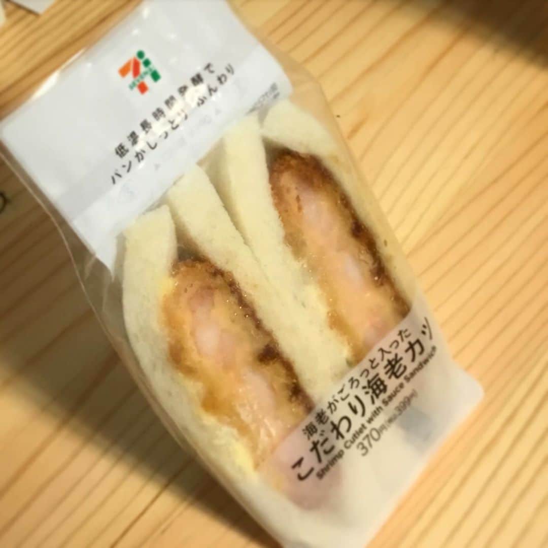木村ひさしさんのインスタグラム写真 - (木村ひさしInstagram)「最高のおっさんの朝ごはん。 セブンのサンドイッチ 昨日の夜食 #最高のおっさんのロケ弁当」9月1日 10時18分 - kimura.hisashi