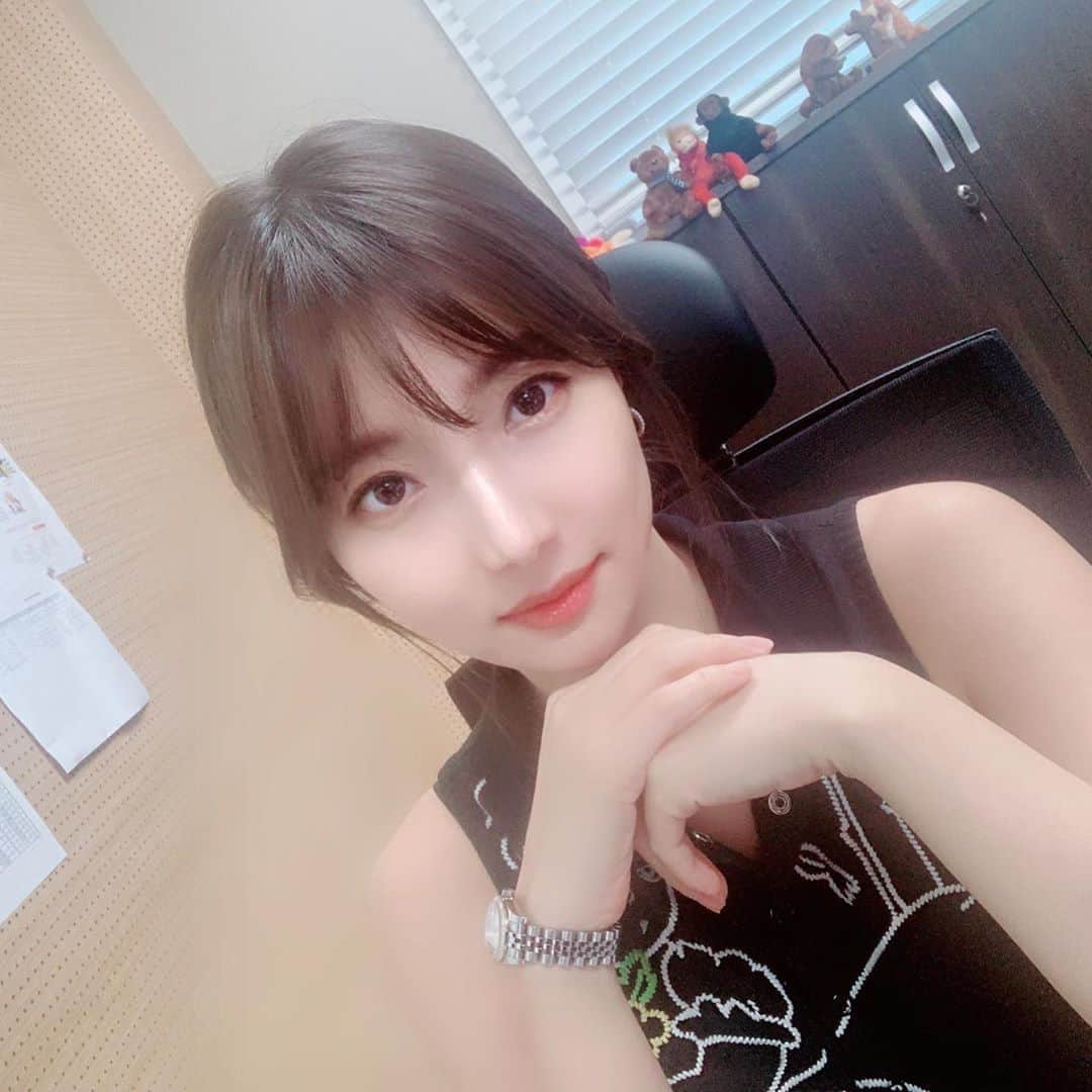 イ・イネさんのインスタグラム写真 - (イ・イネInstagram)「#직장인 #포스 ~~🤔 .. .. .. #행복 ..합니다..🤤ㅋ」9月1日 10時20分 - inhye_0221