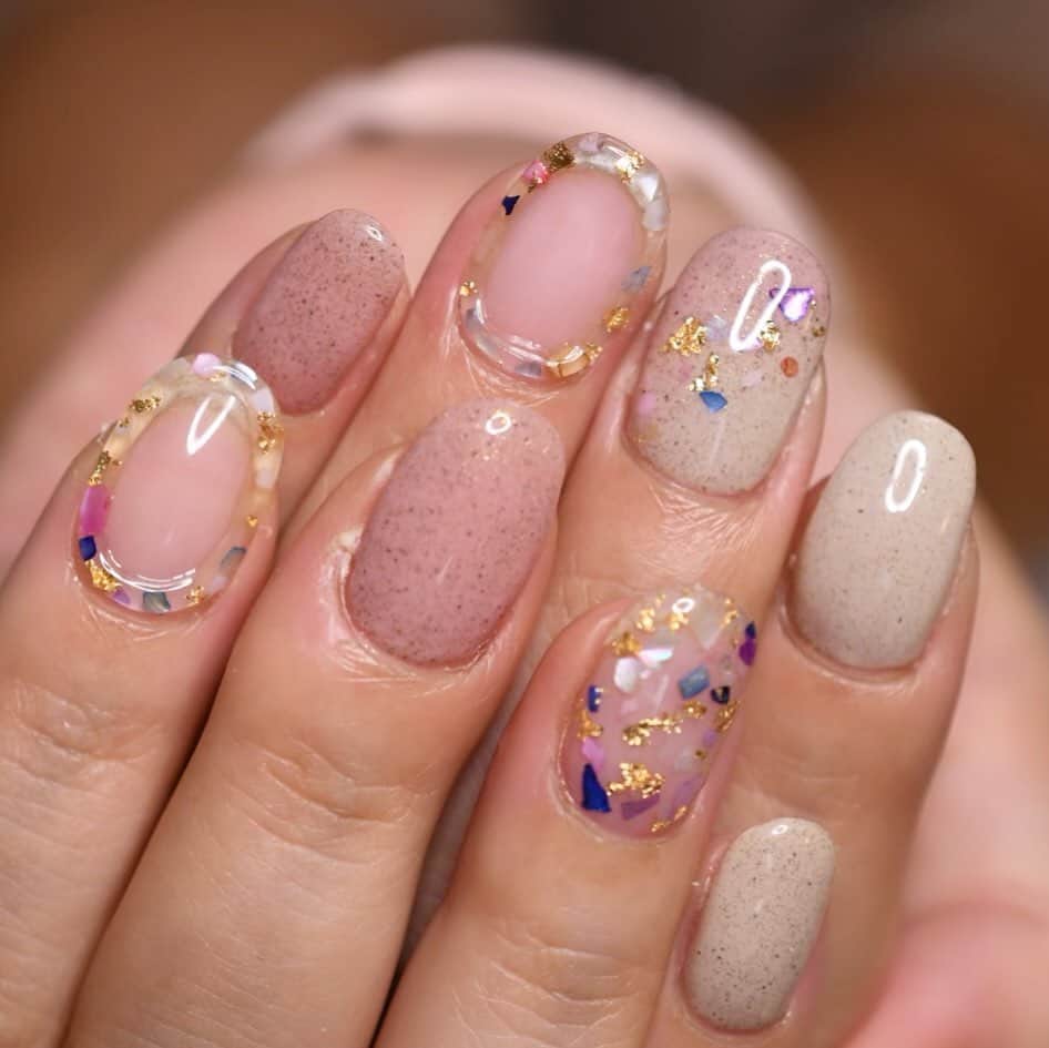 Yuka Maeda ::manicurelistのインスタグラム：「. . Salon data▼ ＝＝＝＝＝＝＝＝＝＝＝＝＝＝＝＝＝＝＝＝ . CADENAS -nail eyelash salon- ●Nail artist  @yuka.maeda  @yuki_cadenas ●eyelash　@cadenaseyelash  ゲストに愛と感動を…♡ . 【 LINE ＠cadenas 】 ご予約/お問い合わせはLINEよりお気軽に🤲 ▶︎▶︎#cadenasnail デザインアップしてます♡  price…★⭐︎Instagram特別キャンペーン中⭐︎★ . 「インスタ見たよ👀」と LINEからご予約で特別プライス7500円！！ . ※ご新規様限定 ※キャラクターや特殊なエレメント等のみ 別途料金いただく場合ございます🙇🏻‍♀️ . . price…初回8000円（オフ込み） access…大阪市北区堂山町16-1  中崎町駅  徒歩5分 /  梅田駅  徒歩6分 . tel… 06-4792-8617 ＝＝＝＝＝＝＝＝＝＝＝＝＝＝＝＝＝＝＝＝ . . .  #中崎町ネイルサロン #梅田ネイルサロン #大阪ネイルサロン #関西ネイルサロン #インスタネイル #instanails #instanail #トレンドネイル #ネイルサンプル #クリアネイルデザイン  #ネイルブック #ピンクネイル #ネイルチェンジ #今月のネイル #にゅーねいる #夏ネイル #ミラーネイル  #ネイル大好き #サンドネイル #ネイル部 #女子力向上委員会 #女子力 #女子力ネイル #アートネイル #シェルネイル #ニューネイル  #ナノソル #ナノソルcc  #ナノソル販売店大阪」