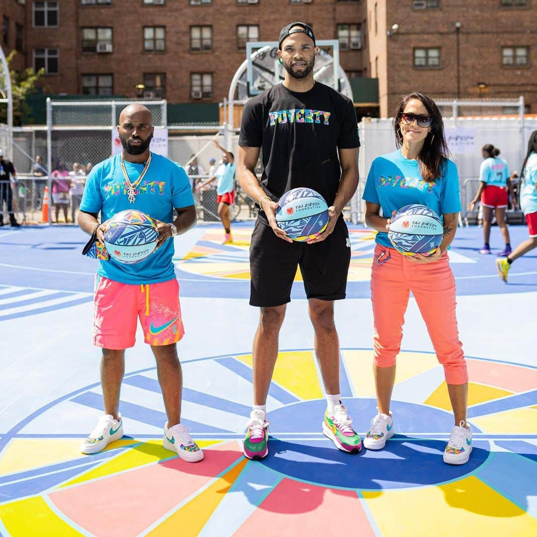 さんのインスタグラム写真 - (Instagram)「Thanks to @ScotchPaintersTape @ProjectBackboard and @stephrok1 for partnering with the @tajgibsonfoundation to transform this basketball court. We had a great time breaking it in yesterday. This project meant so much to me and my community because I used to spend hours on the court while growing up here. Love the way it turned out and excited for the community to enjoy its new look. #ProjectBackboard #Scotchpainterstape  #TajGibsonFoundation #IngersollHouses」9月1日 10時34分 - tajgibson