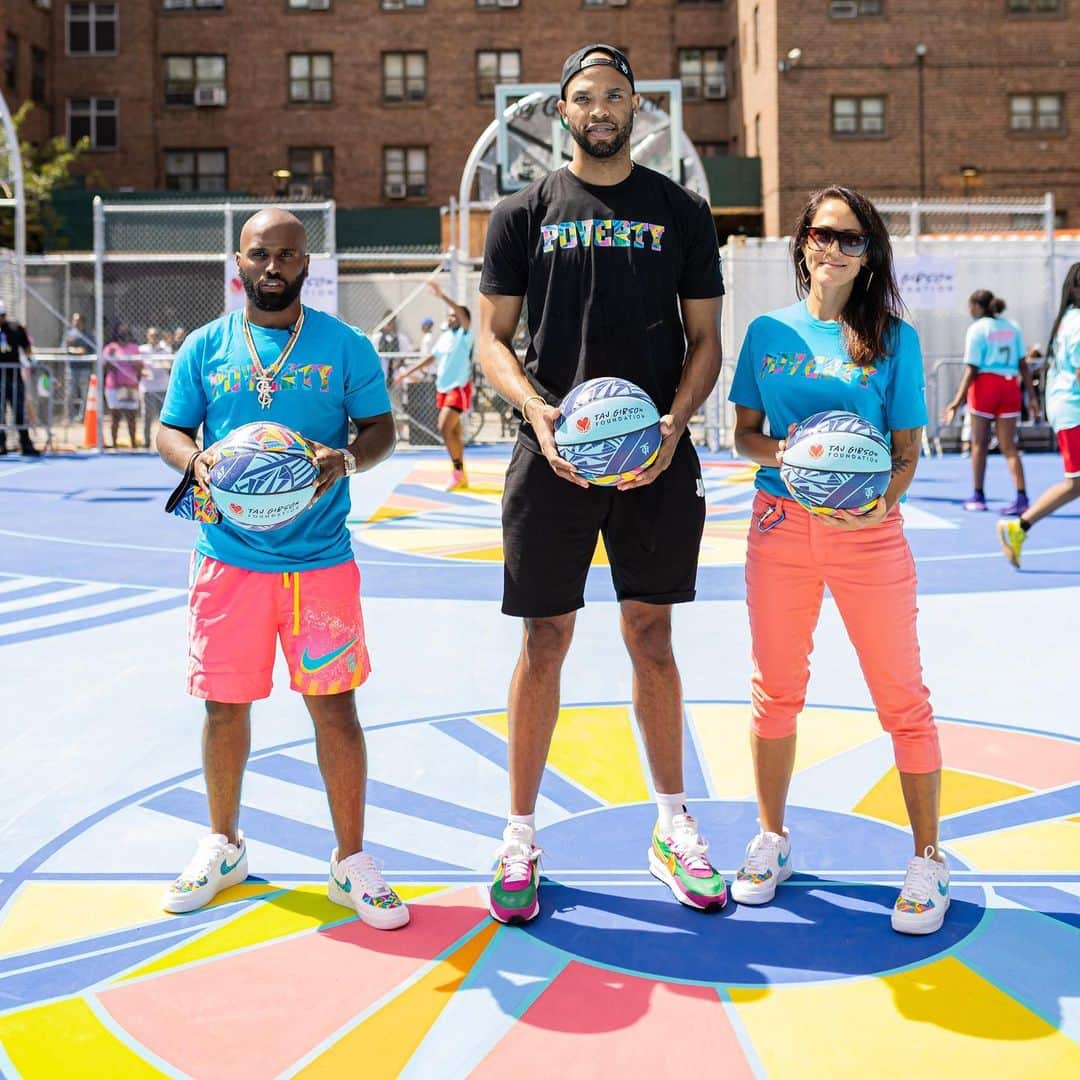 のインスタグラム：「Thanks to @ScotchPaintersTape @ProjectBackboard and @stephrok1 for partnering with the @tajgibsonfoundation to transform this basketball court. We had a great time breaking it in yesterday. This project meant so much to me and my community because I used to spend hours on the court while growing up here. Love the way it turned out and excited for the community to enjoy its new look. #ProjectBackboard #Scotchpainterstape  #TajGibsonFoundation #IngersollHouses」
