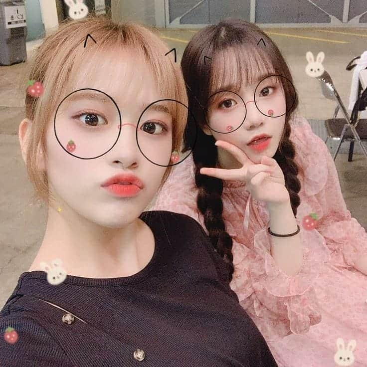 チョ・ユリのインスタグラム：「Happy birthday Yujin🌻💖 ______ Jo yuri's daily updates? Follow me ➡ @joyuri.official °cr:the owner _______ #produce48 #idolschool #mnetofficial  #izone #izoneupdates #mnetproduce48 #joyuri #yuri #kpop  #2020  #조유리 #아이돌 #아이돌학교 #아시아나 #애교 #애교쟁이#아이즈원 #アイズワン #조유리 #유리  #チョユリ #IZONE  #ユリ #은비 #유리Dream #ユリ #IZONE #아이즈원 #アイズワ #comeback #comebackizone」