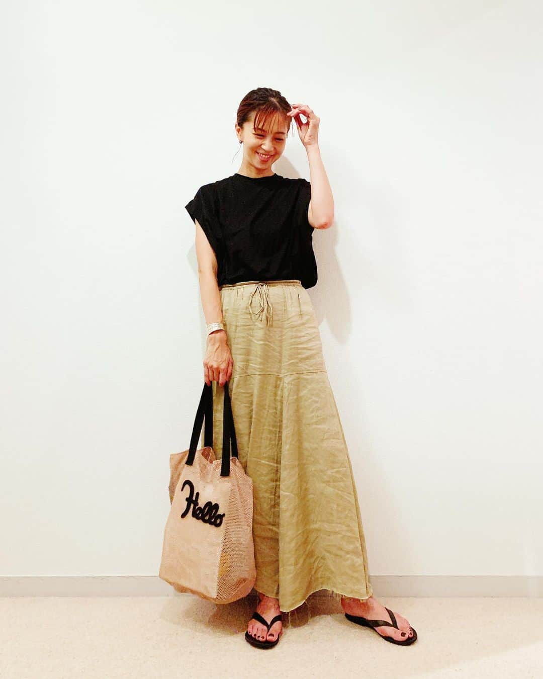 のインスタグラム：「私服。セールで買った揺れるスカート❤️ 大分涼しくなって来た✨ . . . tops... @florent skirt... @plage_jp  bag... @ludlow_official  shoes.. @lifes_store #みさこファッション」