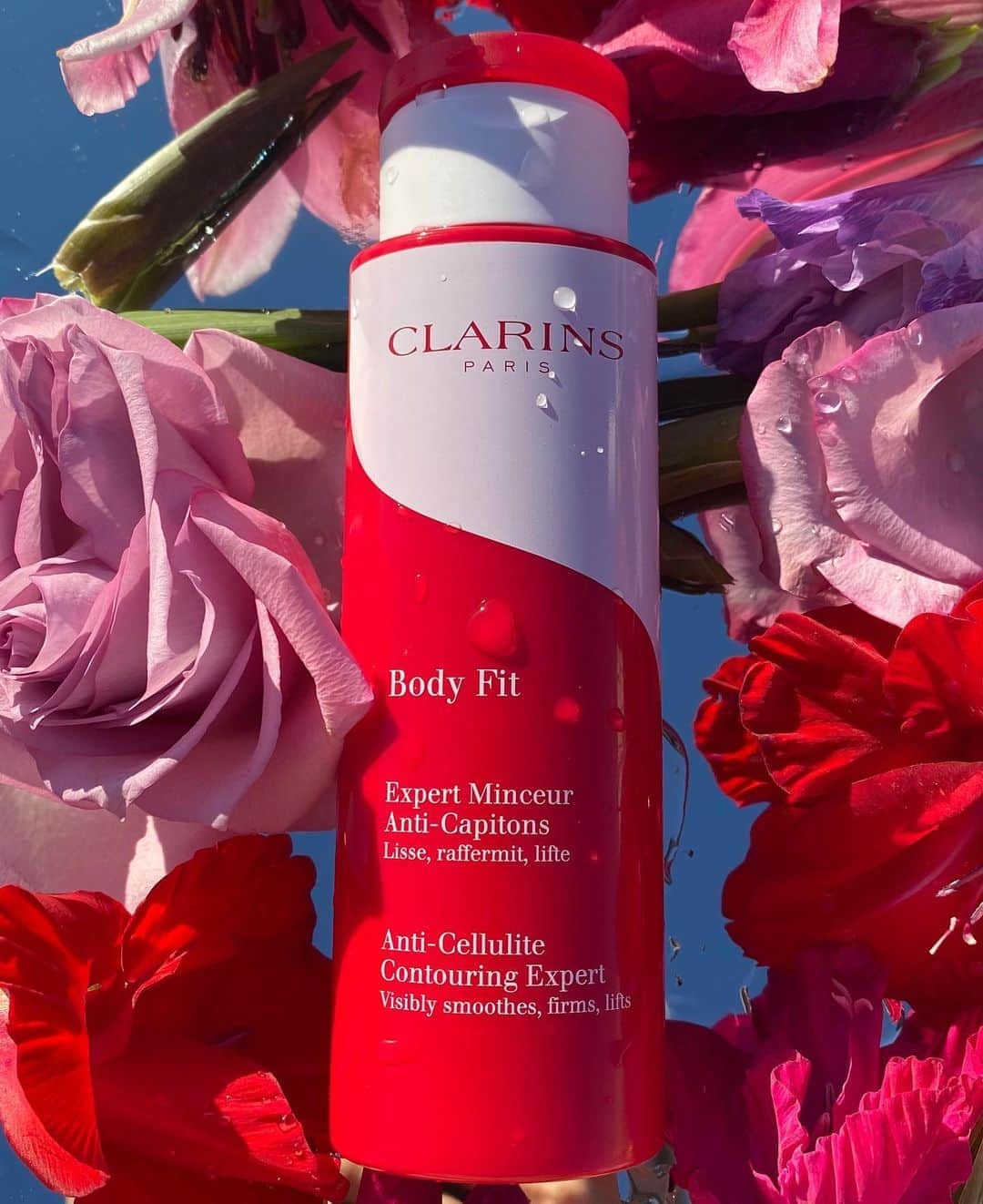 CLARINSさんのインスタグラム写真 - (CLARINSInstagram)「🔮 Body Fit Anti-Cellulite Contouring Expert has been with us all summer. This  anti-cellulite contouring cream-gel that visibly smoothes, firms and lifts. 🌿🌺  #clarinsbody #clarinsskincare #clarins」9月1日 10時45分 - clarinsusa