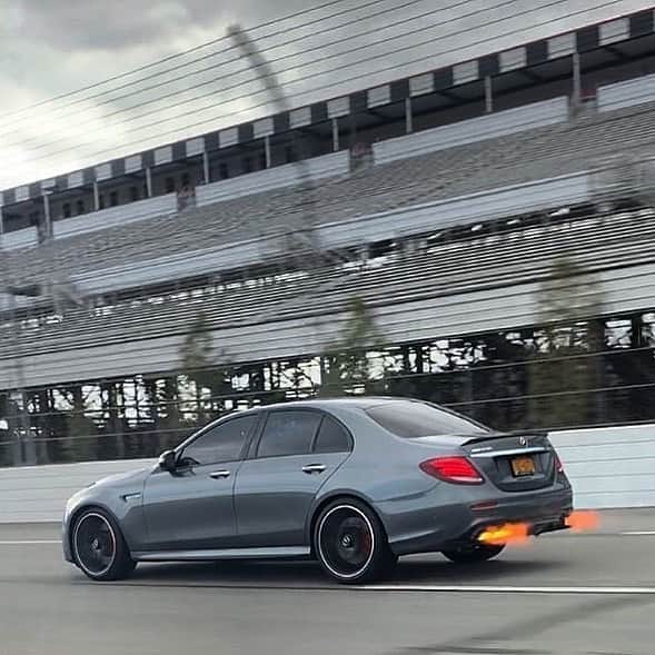 CARLiFESTYLEさんのインスタグラム写真 - (CARLiFESTYLEInstagram)「How much HP is this E63 S making? Check out @petrolwerks for more!」9月1日 10時51分 - carlifestyle